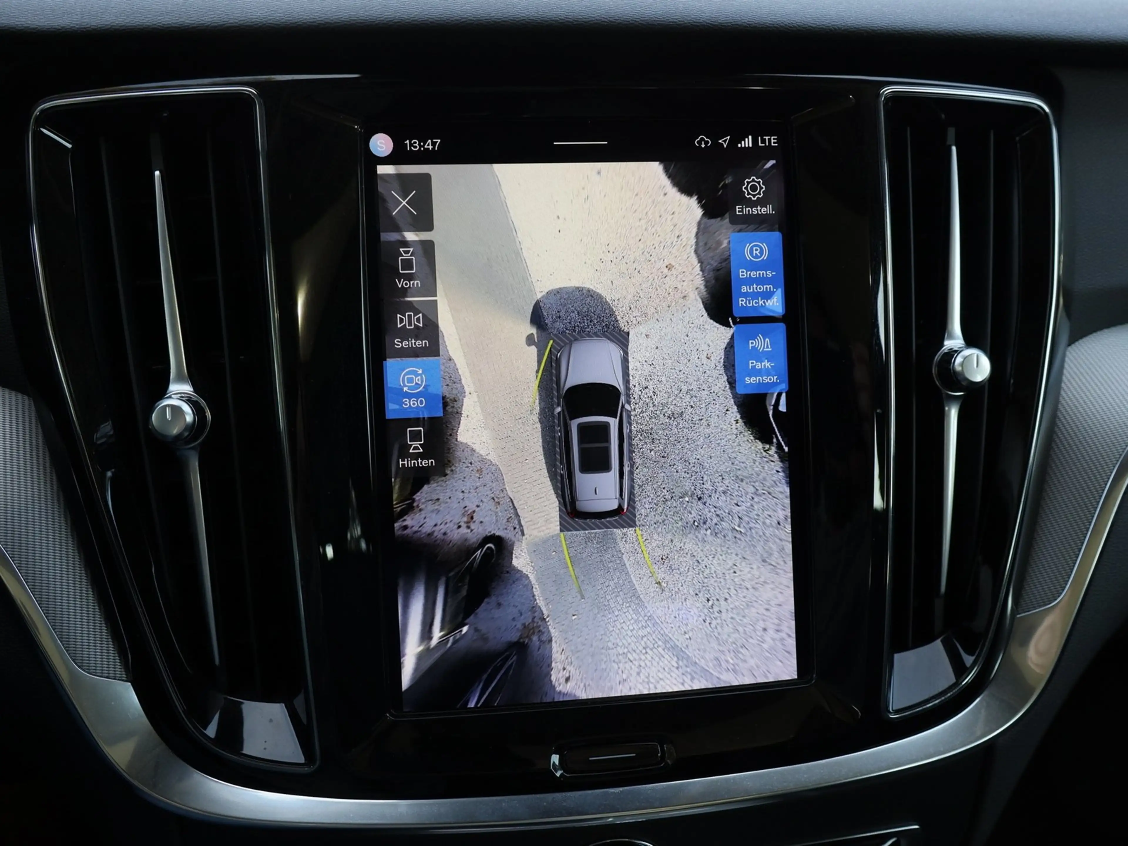 Volvo V60 B4 Benzin Plus Dark Aut. Navi*PDC*LED — photo 12