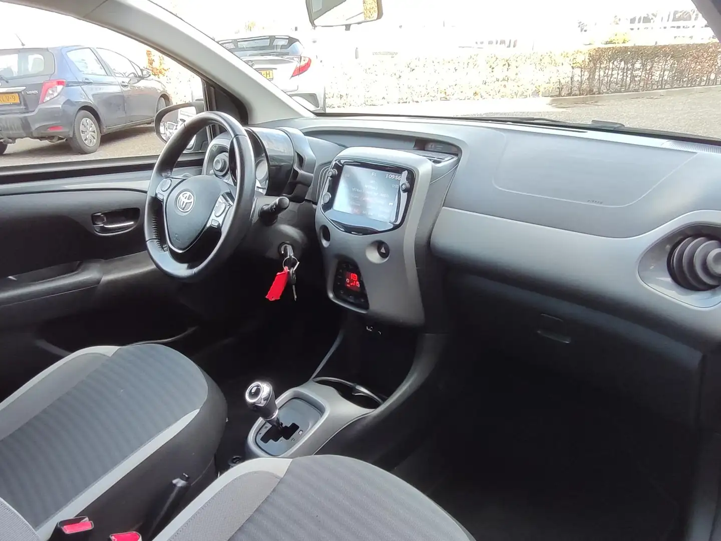Toyota Aygo X X-JOY AUTOMAAT 4S-BANDEN CLIMA APPLE/ANDROID CAMER Grey - 2