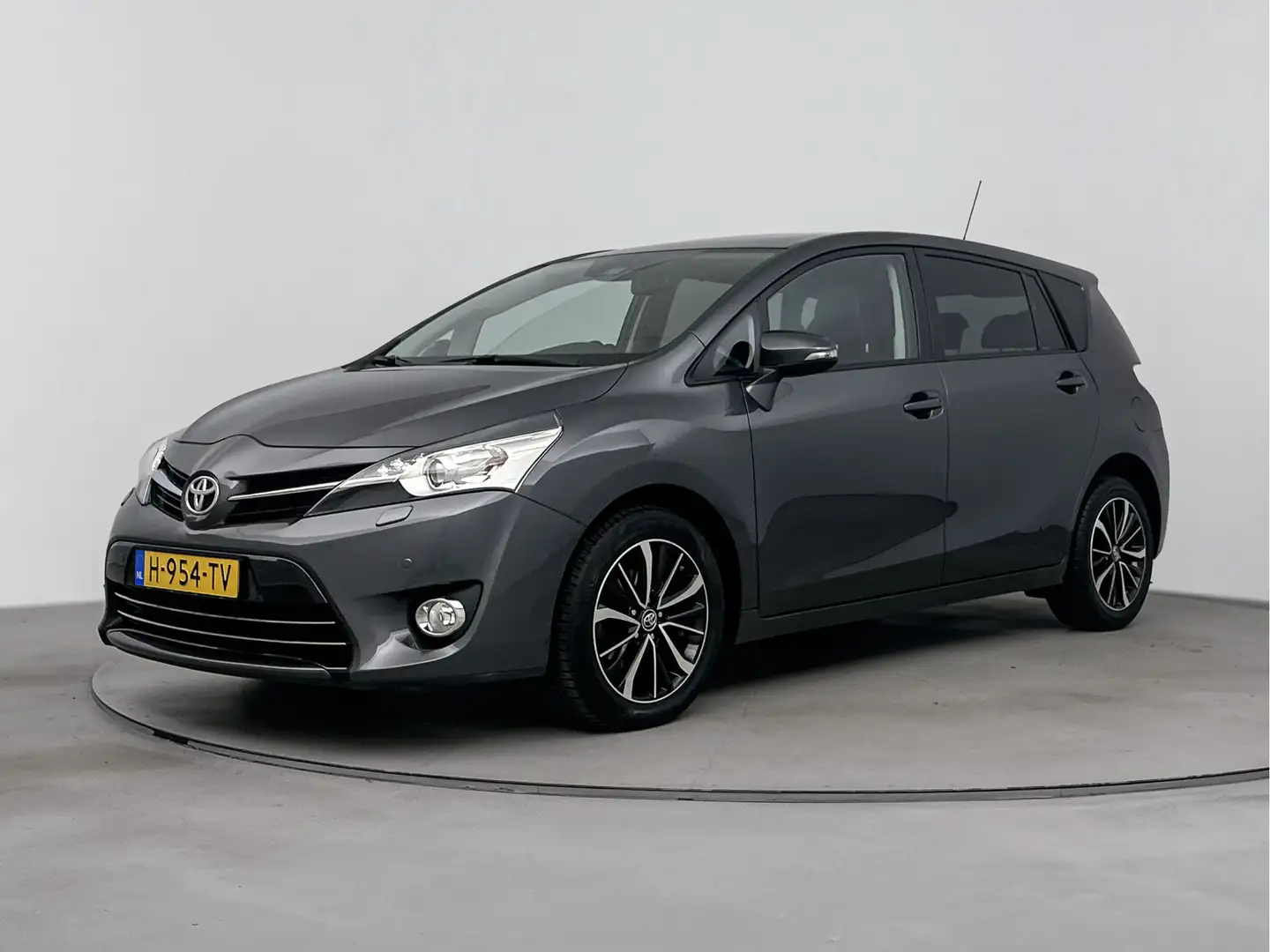 Toyota Verso 1.8 VVT-i Executive 7p. | navigatie | parkeersenso Grijs - 1