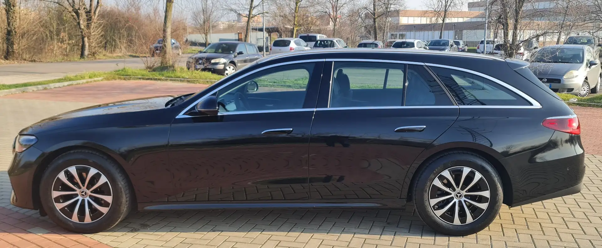 Mercedes-Benz E 220 E SW 220 d Advanced Plus auto Czarny - 2