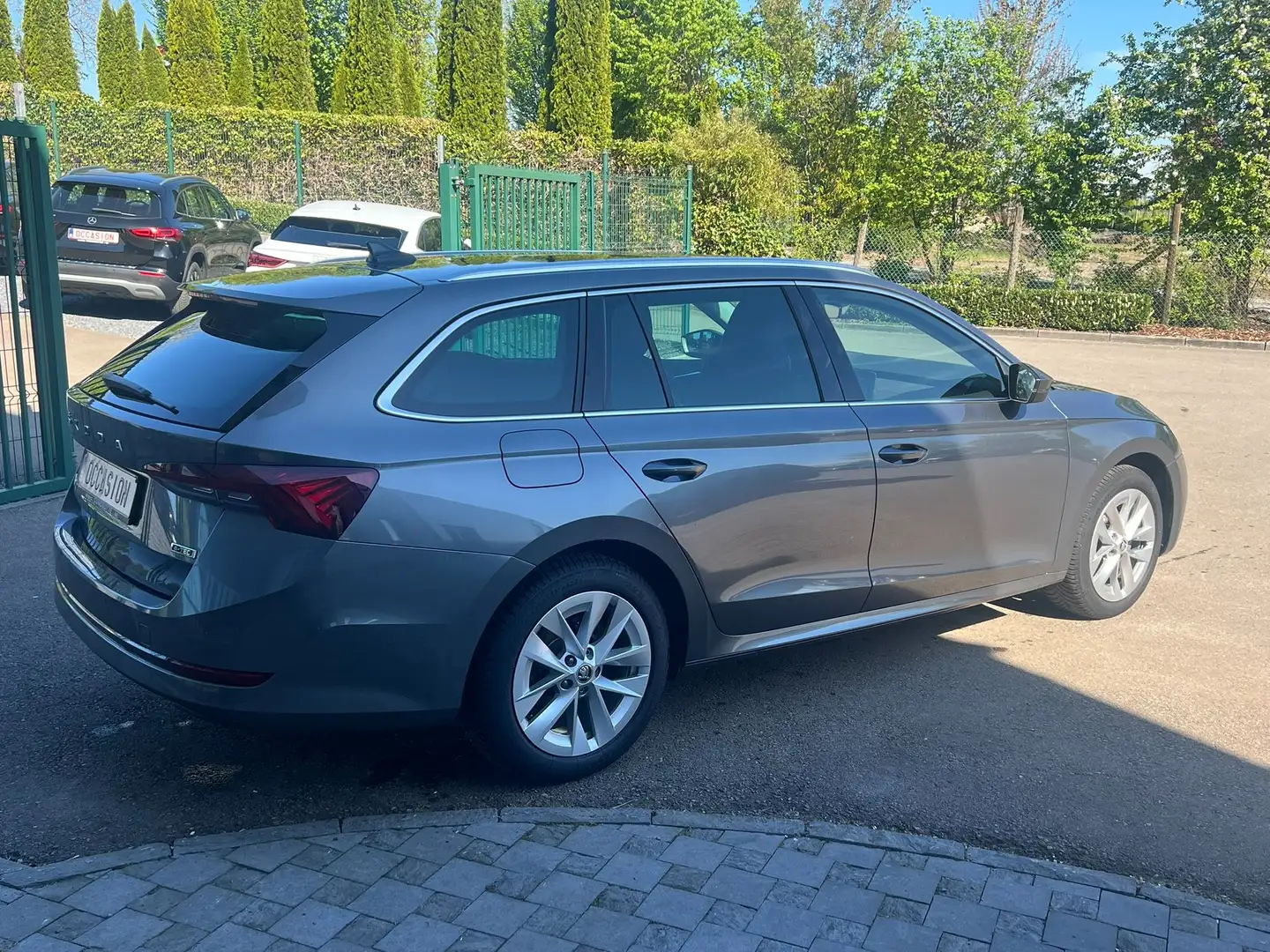Skoda Octavia SW 1.0 TSI eTec  110 CV DSG7 CLEVER + PACK . LED Gris - 2