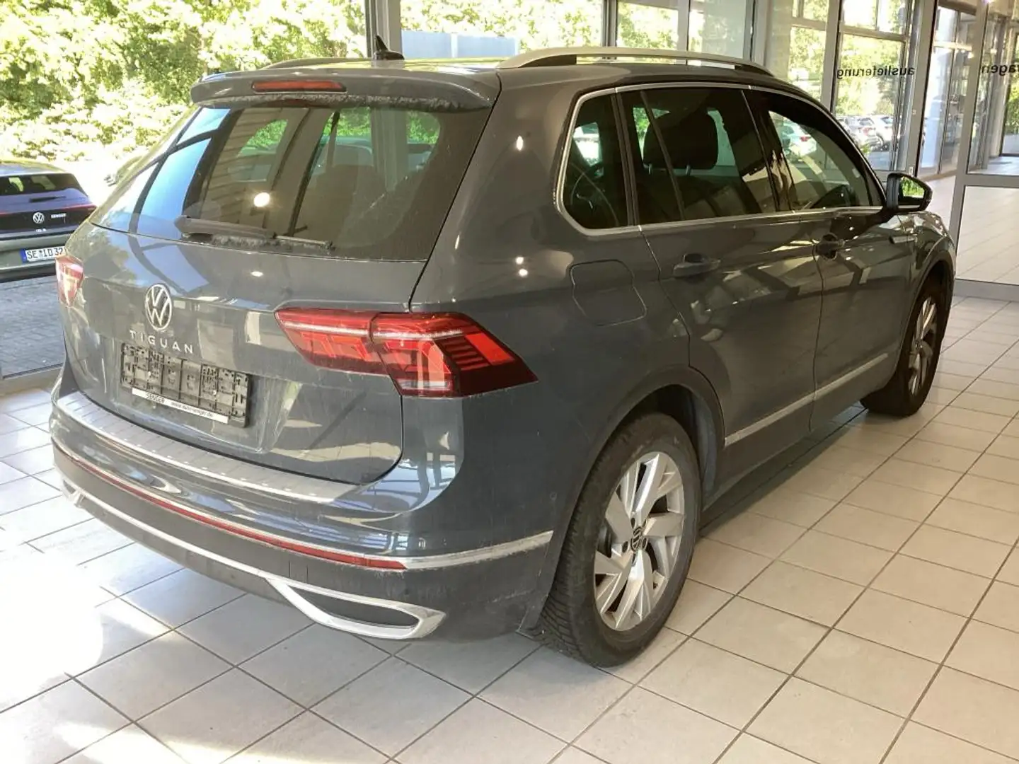 Volkswagen Tiguan 1.5 TSI Elegance DSG Nav Matrix PDC APP Grau - 2