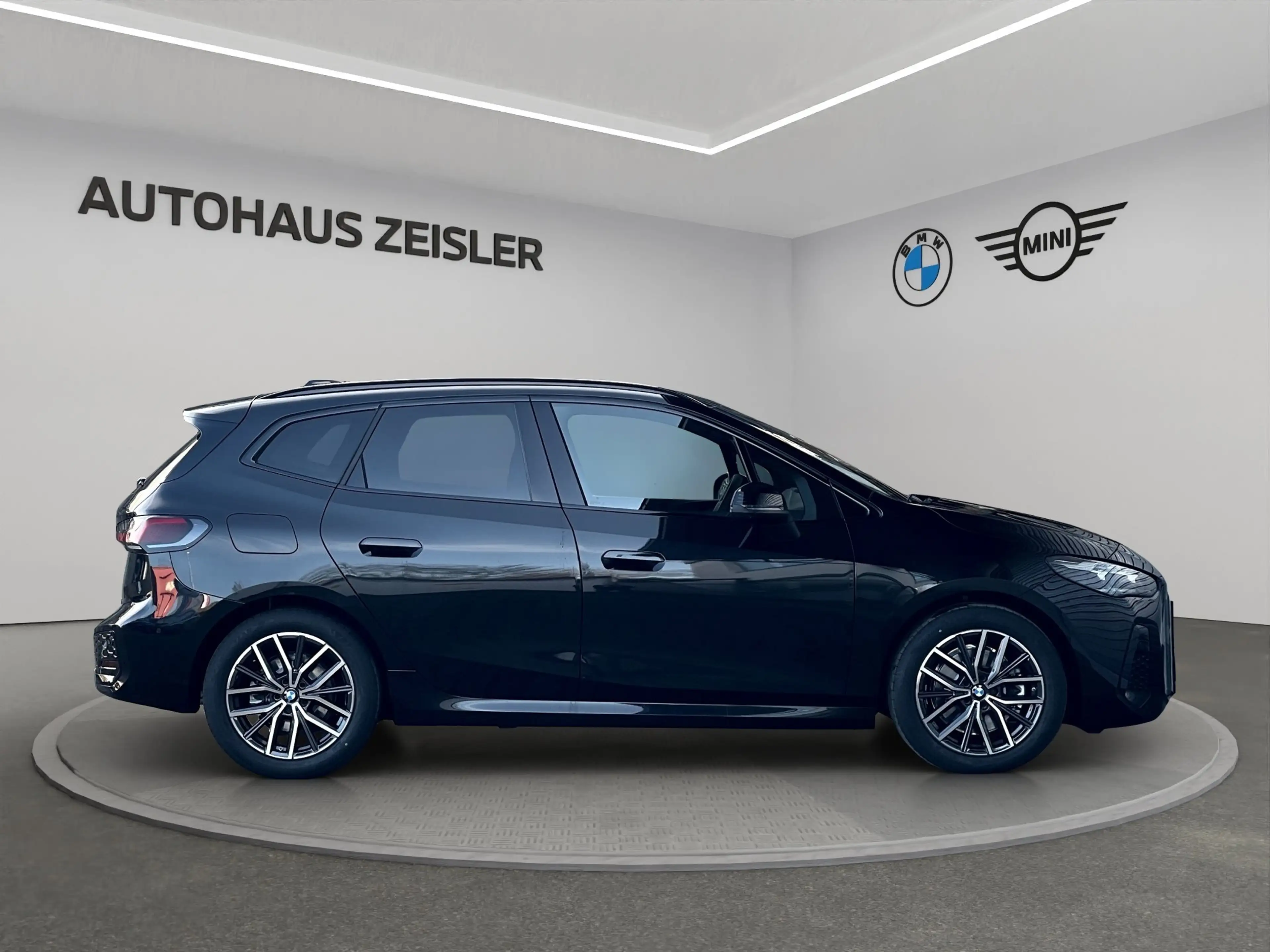 BMW 223 i xDrive Active Tourer M Sport AHK Head-Up — photo 3