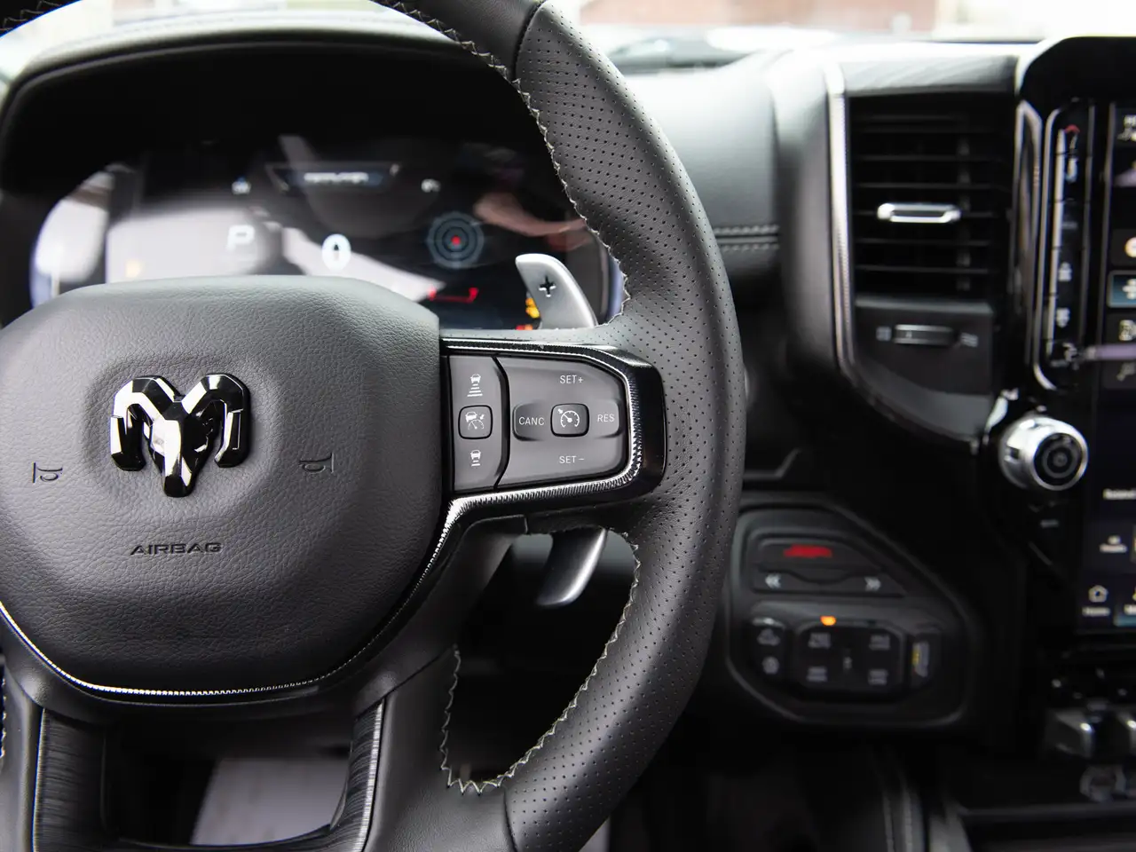 RAM 1500 снимка RAM 1500