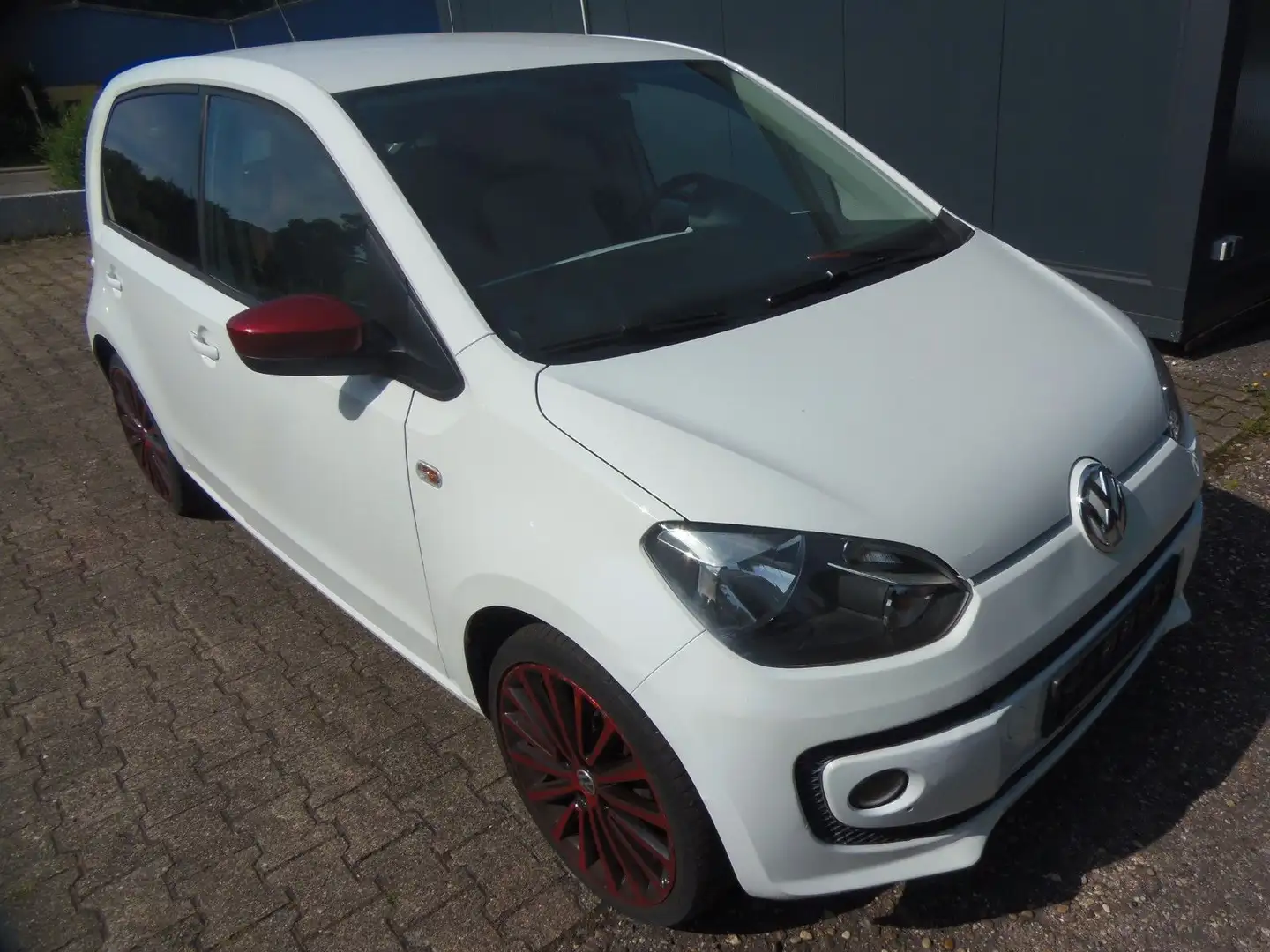 Volkswagen up! Up! 1.0 high up 5Türen 17 Zoll Sitzheizung Klima Weiß - 1