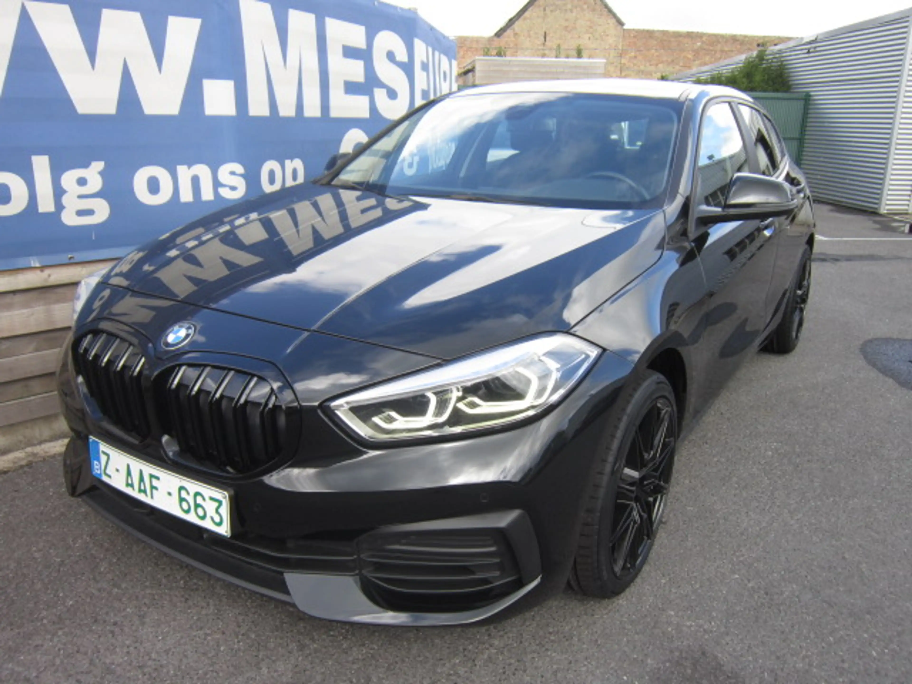 BMW 118 i 18" M-SPORT BLACK + PROF NAVI + ZETELVERWARMING + CARPLAY — photo 2