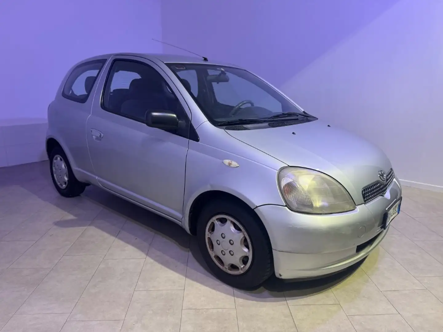 Toyota Yaris 1.3i 16V cat 3 porte aut. Sol Zilver - 2