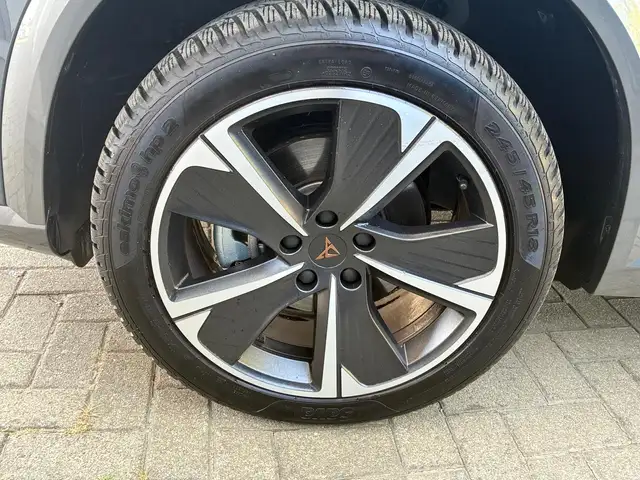 Cupra Formentor view 5