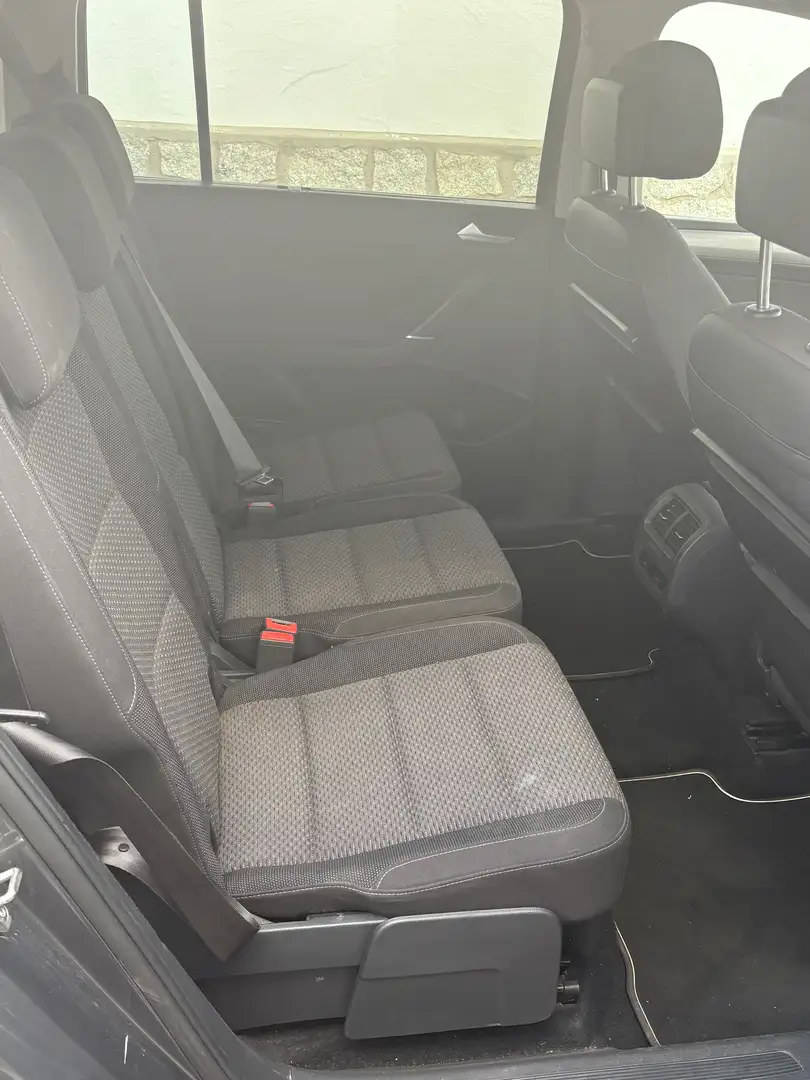 Volkswagen Touran Touran 2.0TDI CR BMT Advance 85 KW 110 cv Advance Plateado - 2