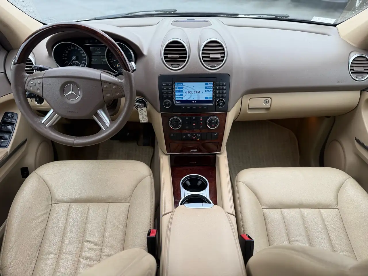 Mercedes-Benz M-Class снимка Mercedes-Benz M-Class