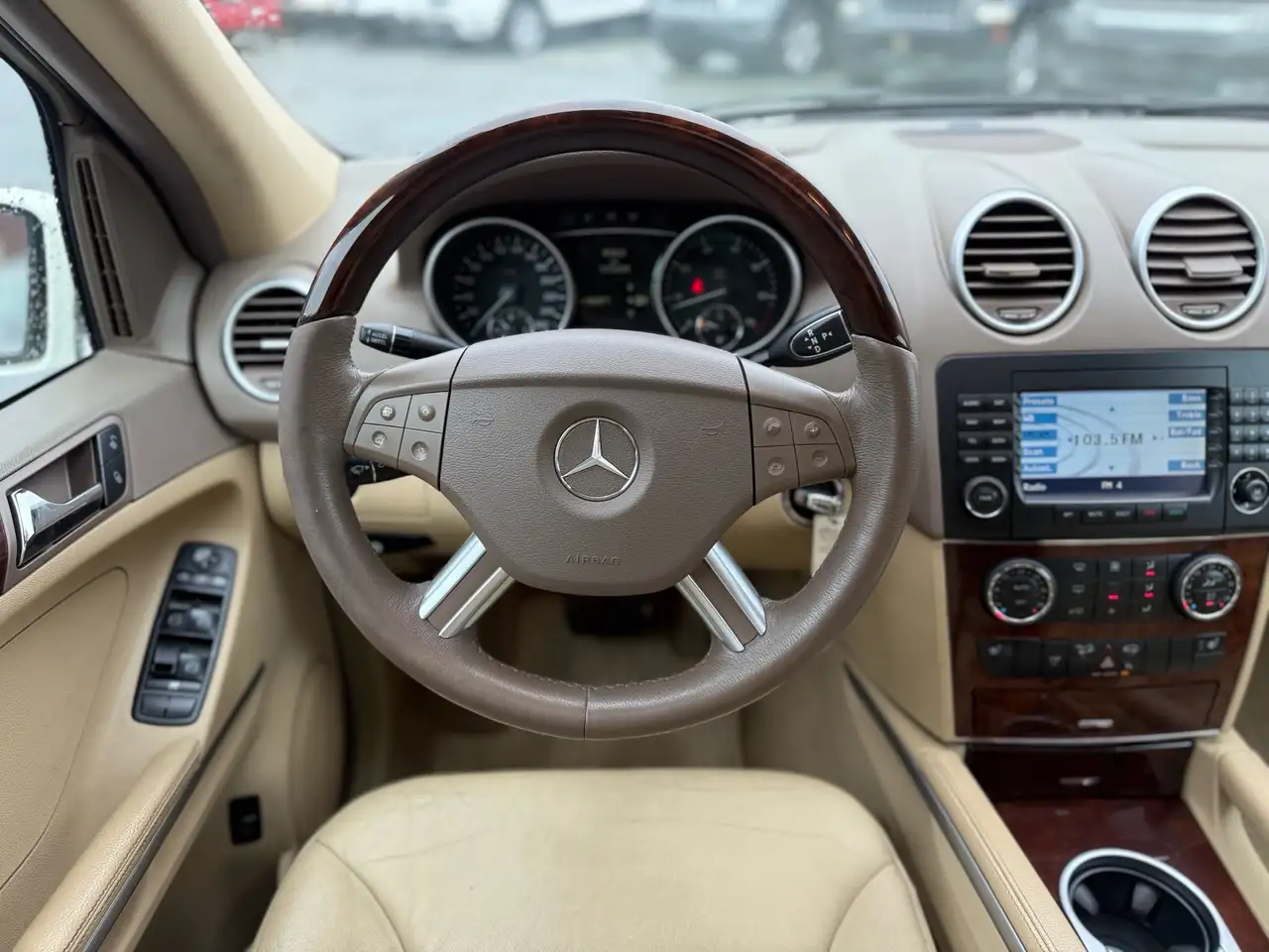 Mercedes-Benz M-Class снимка Mercedes-Benz M-Class