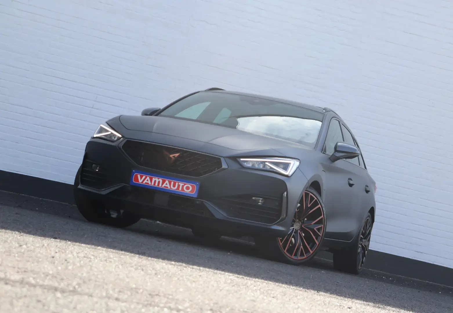 CUPRA Leon ST 1.4 e-Hybrid 180kW - Pano/Leather/Memory/Cam/19 Gris - 1