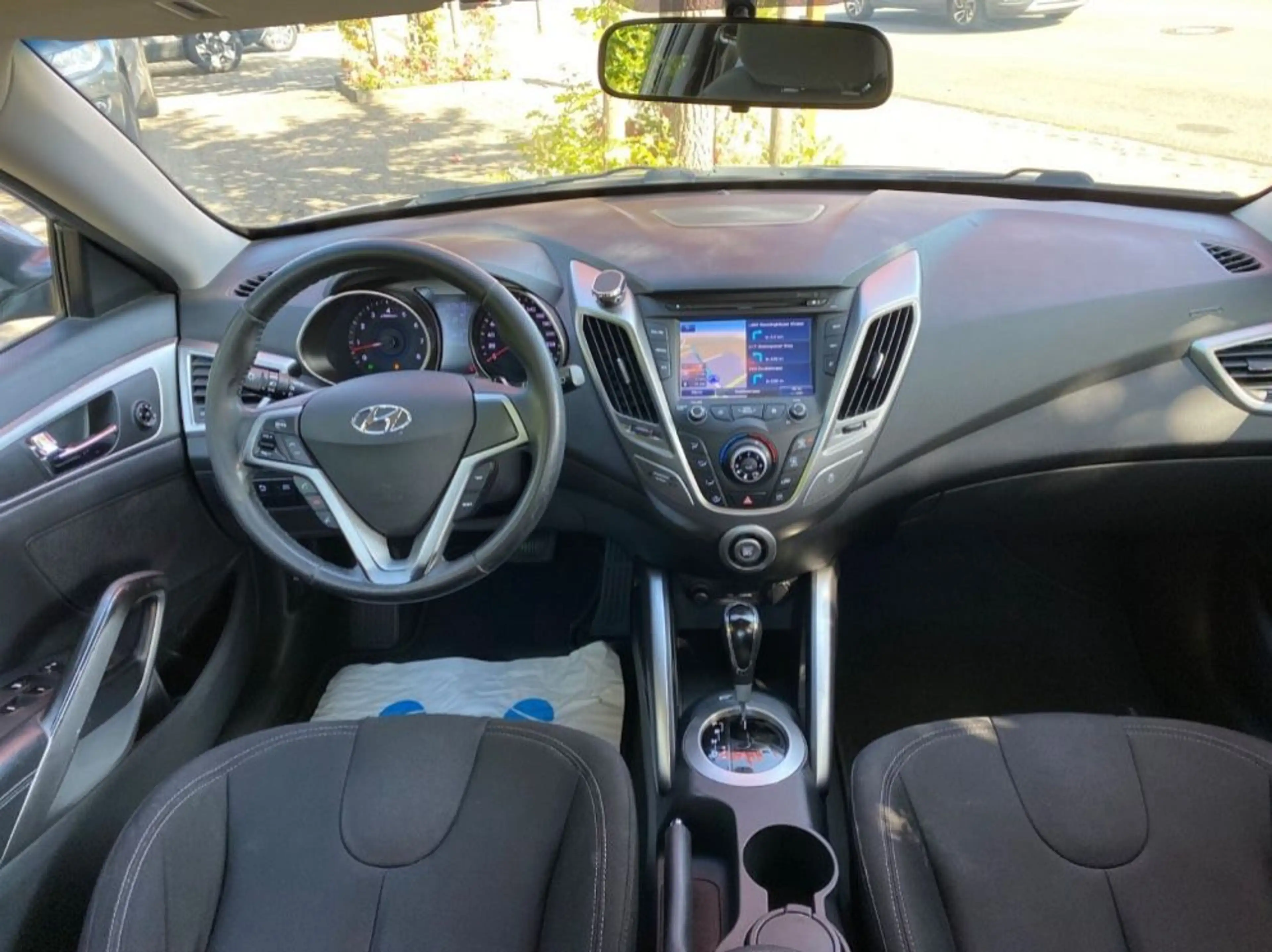 Hyundai VELOSTER 1.6 GDI Premium DSG Navi//Automa. — photo 9