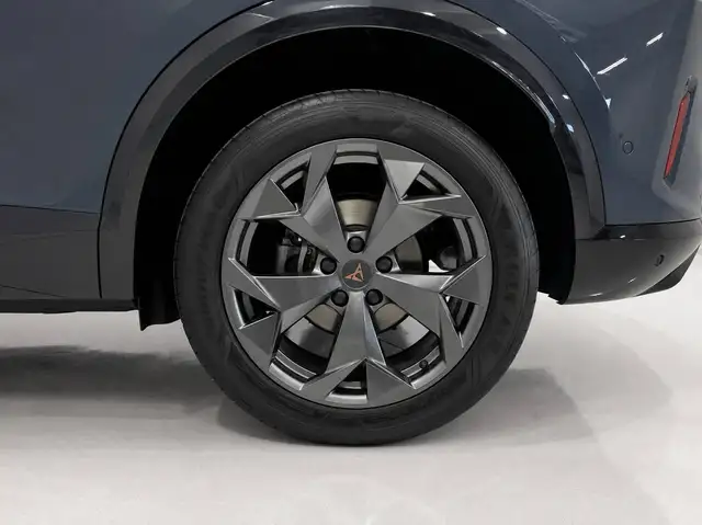 Cupra Formentor view 8