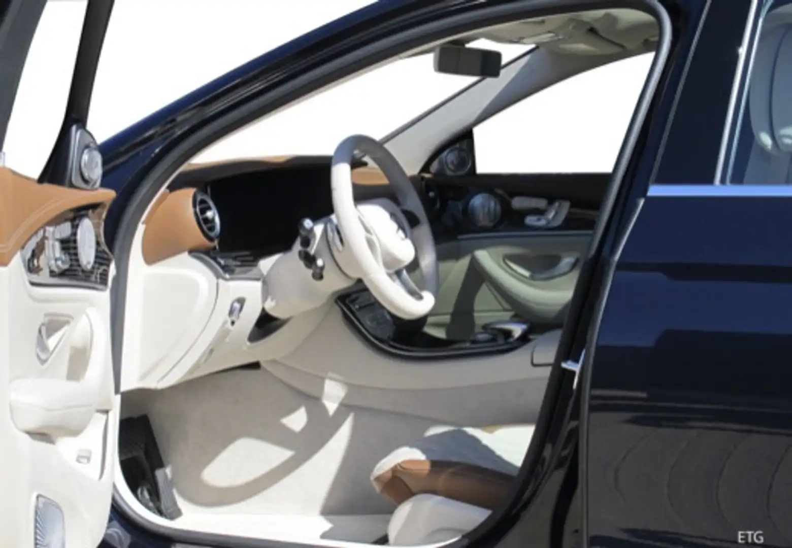Mercedes-Benz E 300 de Negro - 1