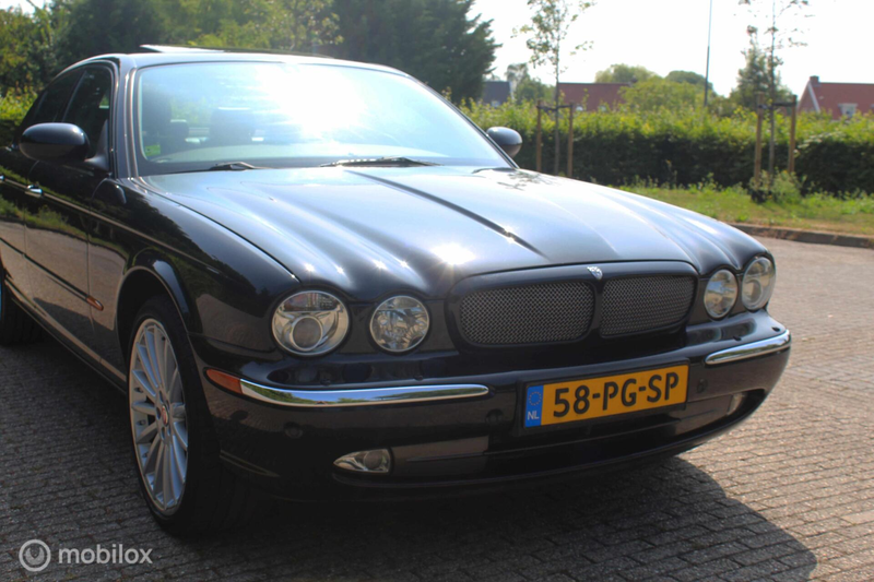 Jaguar XJ 4.2 V8 Super — photo 21
