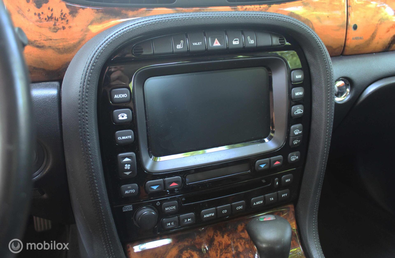 Jaguar XJ 4.2 V8 Super — photo 40