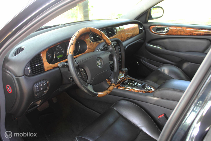 Jaguar XJ 4.2 V8 Super — photo 29
