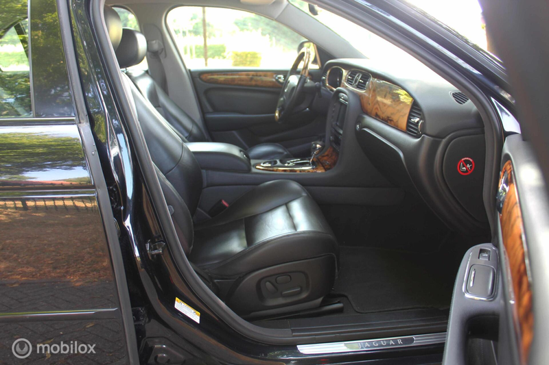 Jaguar XJ 4.2 V8 Super — photo 36