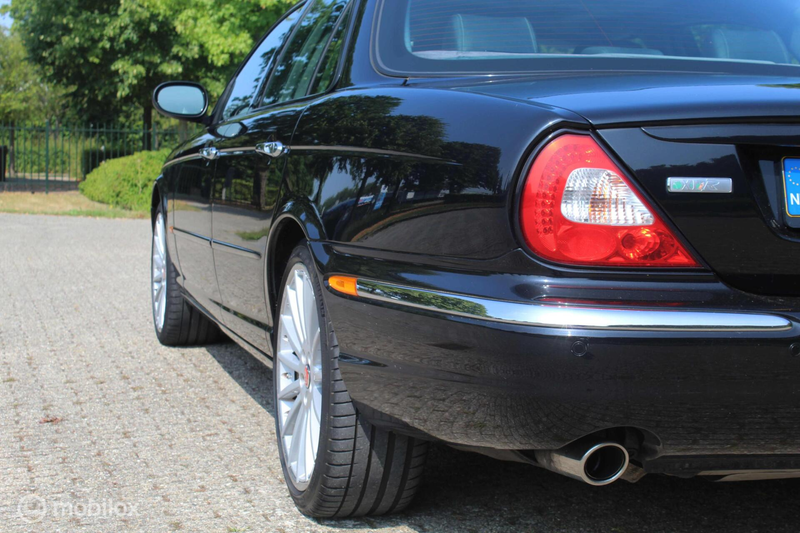 Jaguar XJ 4.2 V8 Super — photo 25