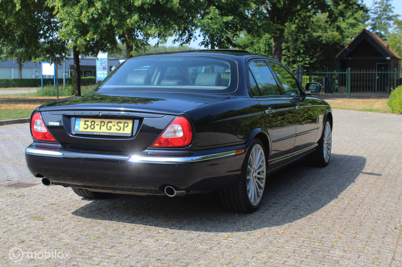 Jaguar XJ 4.2 V8 Super — photo 14
