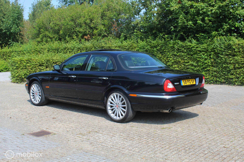 Jaguar XJ 4.2 V8 Super — photo 11