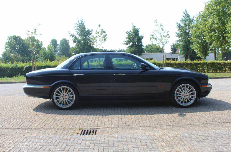 Jaguar XJ 4.2 V8 Super — photo 17