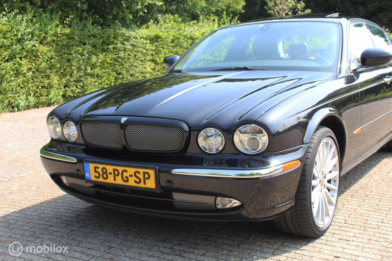 Jaguar XJ 4.2 V8 Super — photo 23