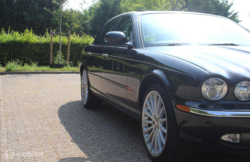 Jaguar XJ 4.2 V8 Super — photo 22