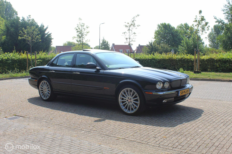 Jaguar XJ 4.2 V8 Super — photo 18