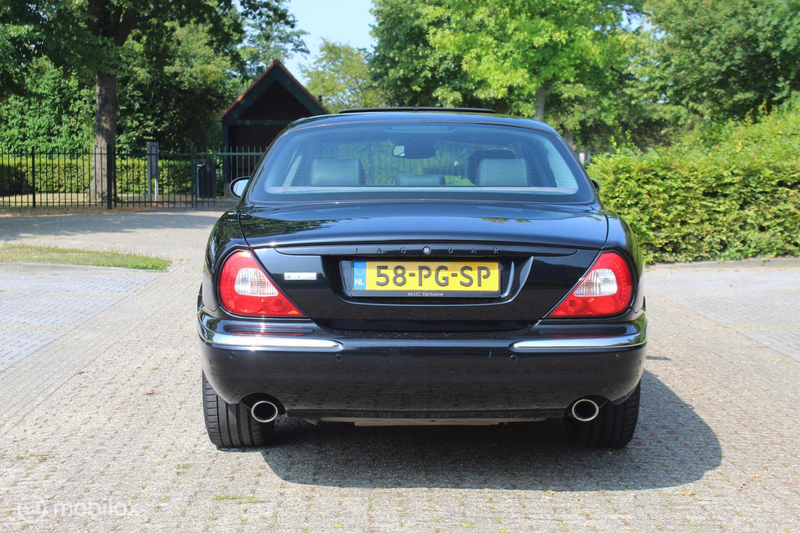 Jaguar XJ 4.2 V8 Super — photo 13