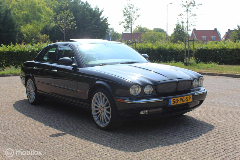 Jaguar XJ 4.2 V8 Super — photo 19
