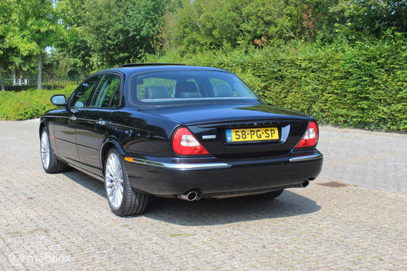 Jaguar XJ 4.2 V8 Super — photo 12