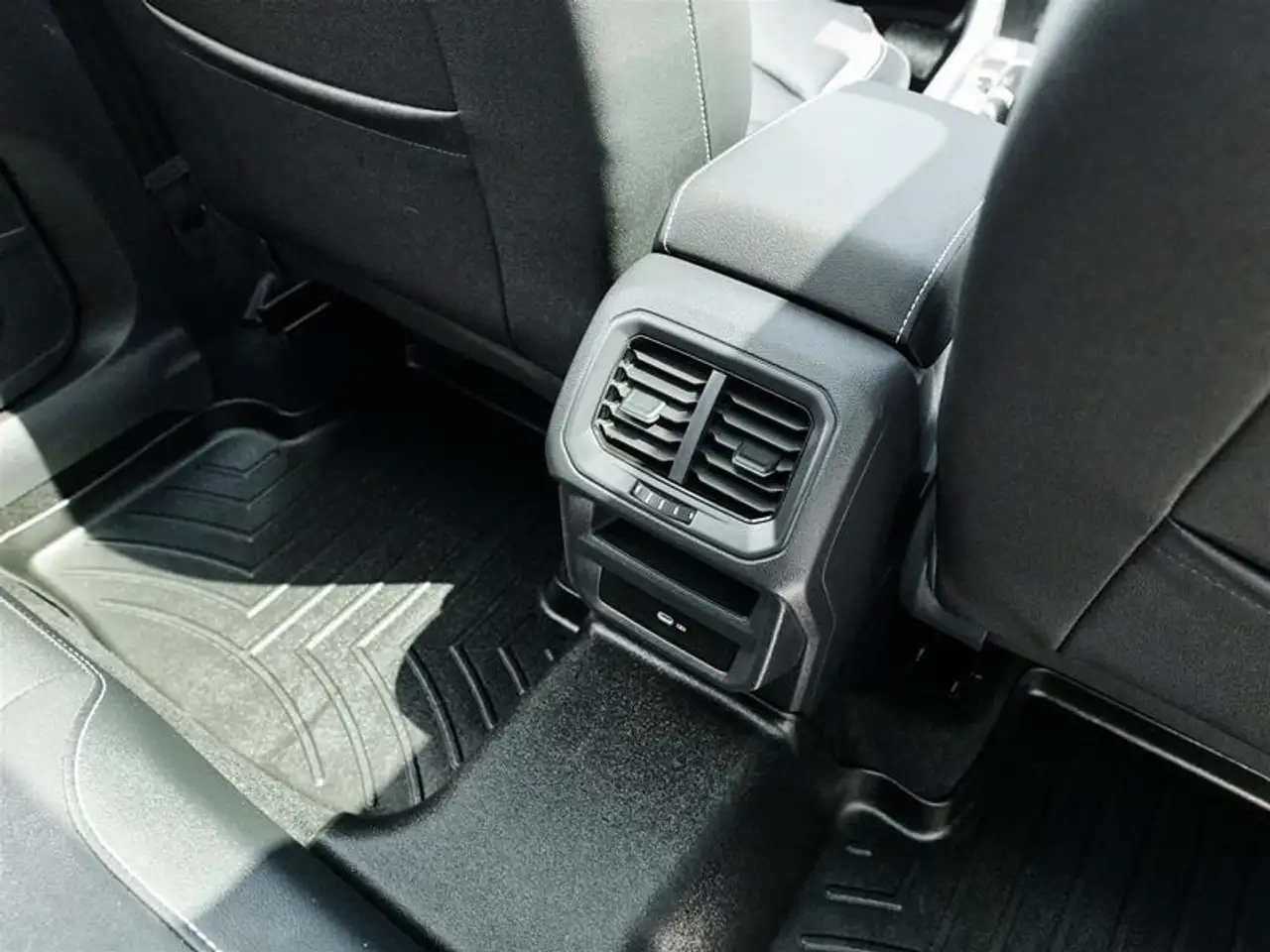 Volkswagen Taos снимка Volkswagen Taos