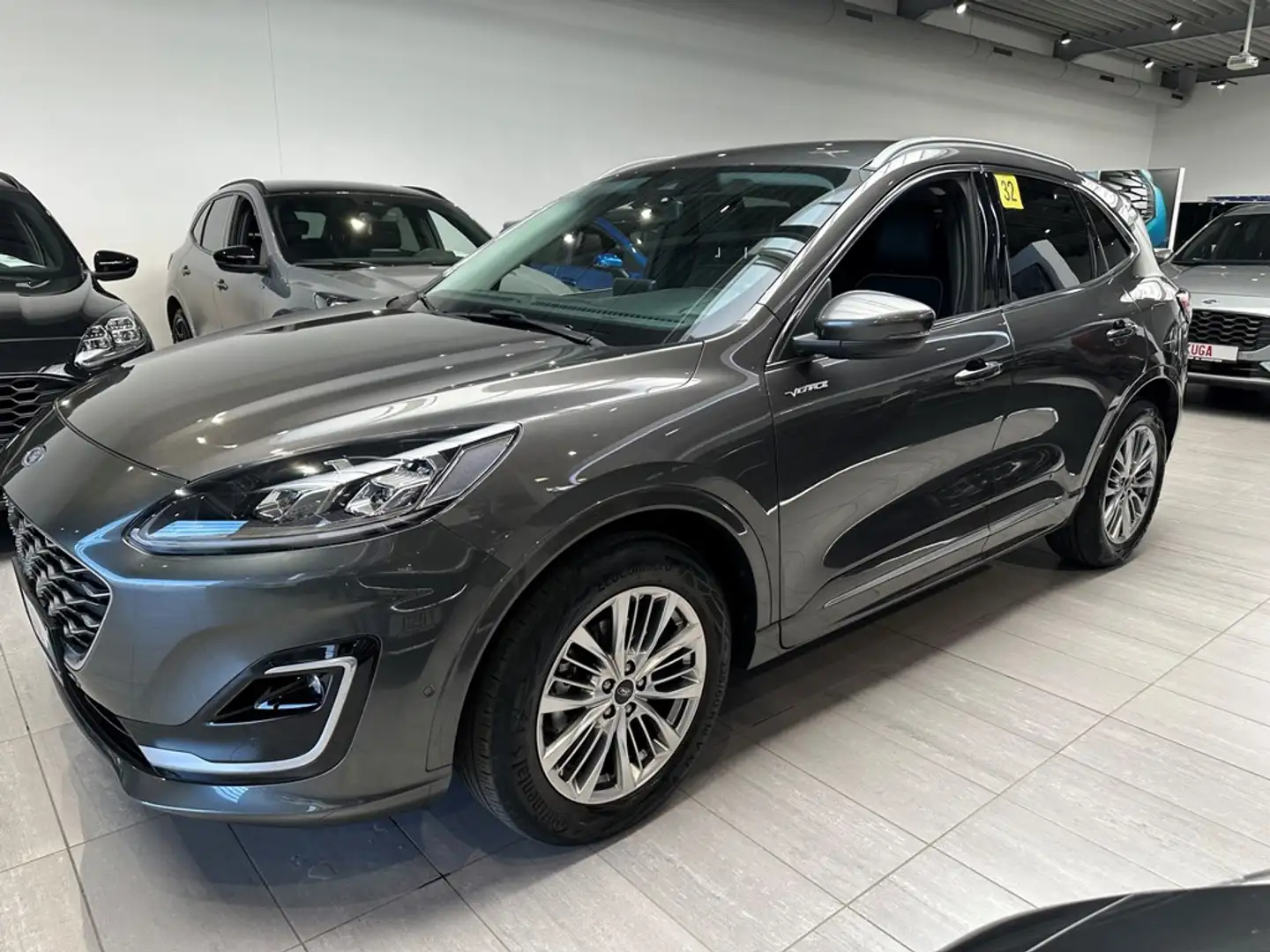 Ford Kuga 1.5Diesel automaat Vignale+leder+GPS+camera+winter Grijs - 1