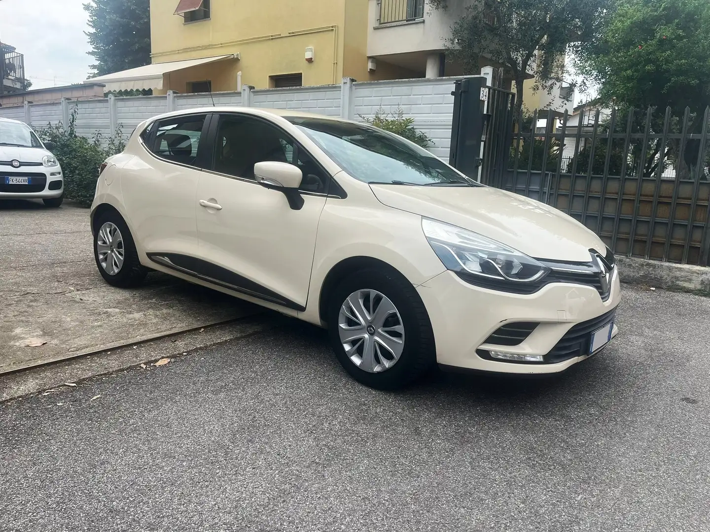 Renault Clio 1.2 16v Intens 75cv *NEOPATENTATI* Beige - 1