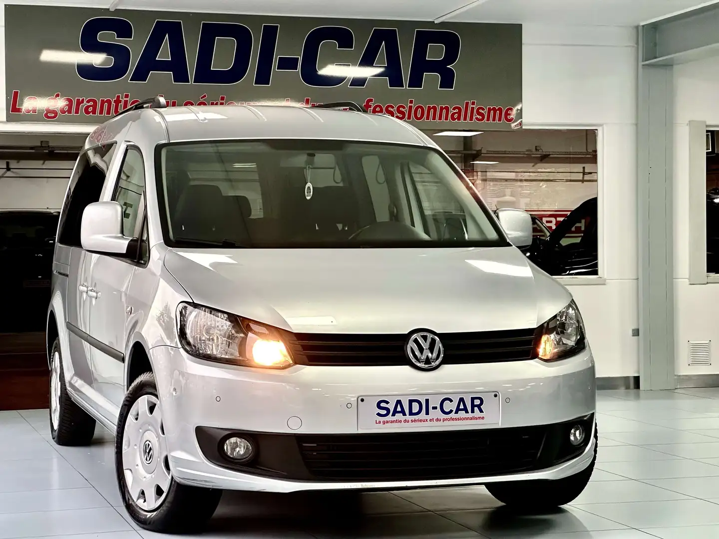 Volkswagen Caddy MAXI Life 1.6 CR TDi DSG 5PL - LONG CHSSIS Grijs - 1