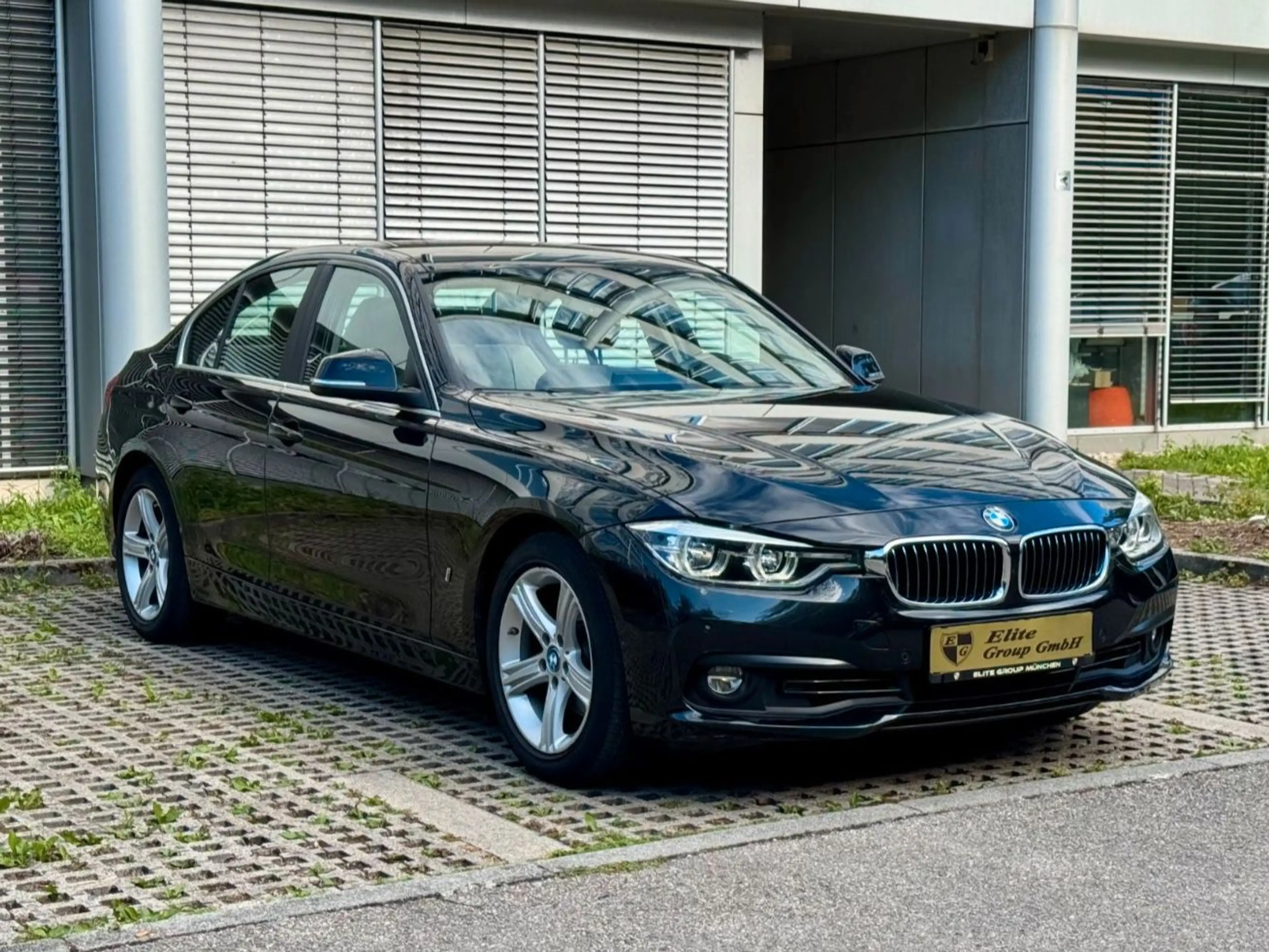 BMW 330 e Lim * Kamera *Carplay * — photo 3