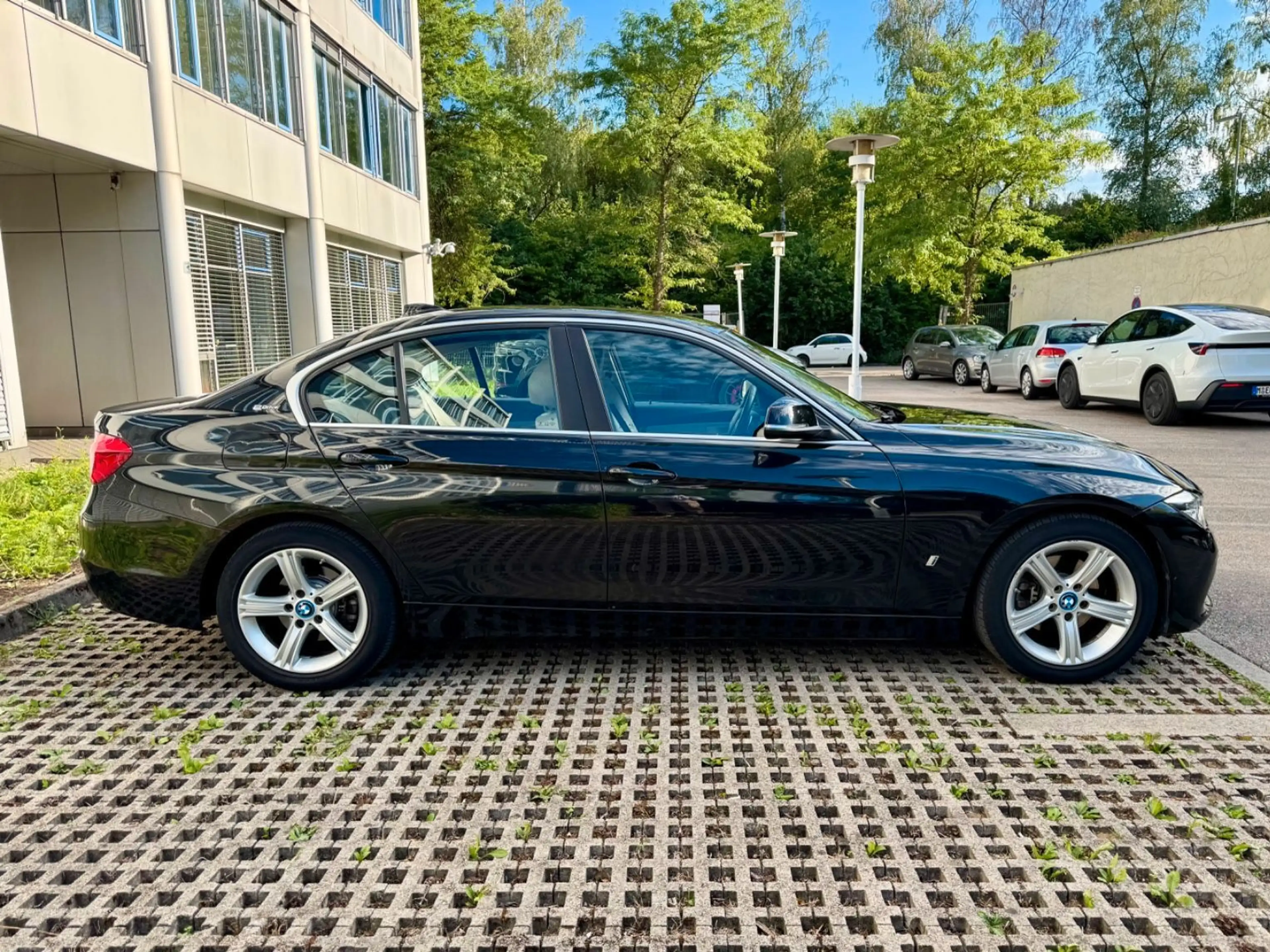 BMW 330 e Lim * Kamera *Carplay * — photo 4