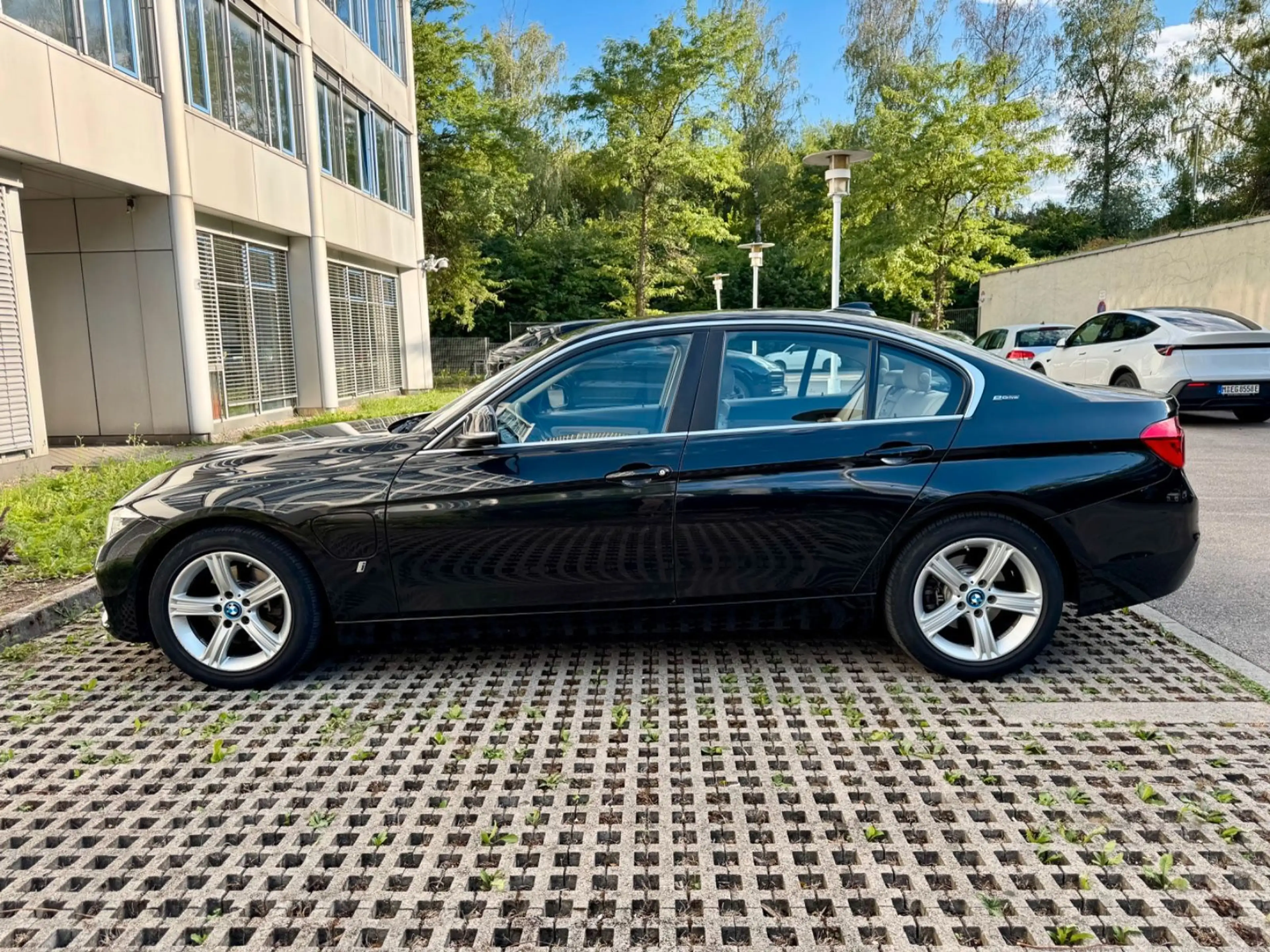 BMW 330 e Lim * Kamera *Carplay * — photo 5