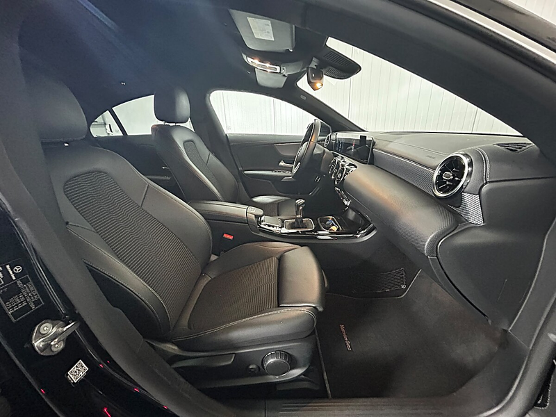 Mercedes-Benz CLA 180 — photo 12
