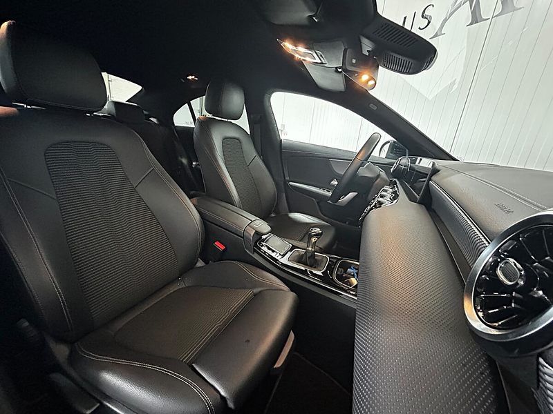 Mercedes-Benz CLA 180 — photo 11