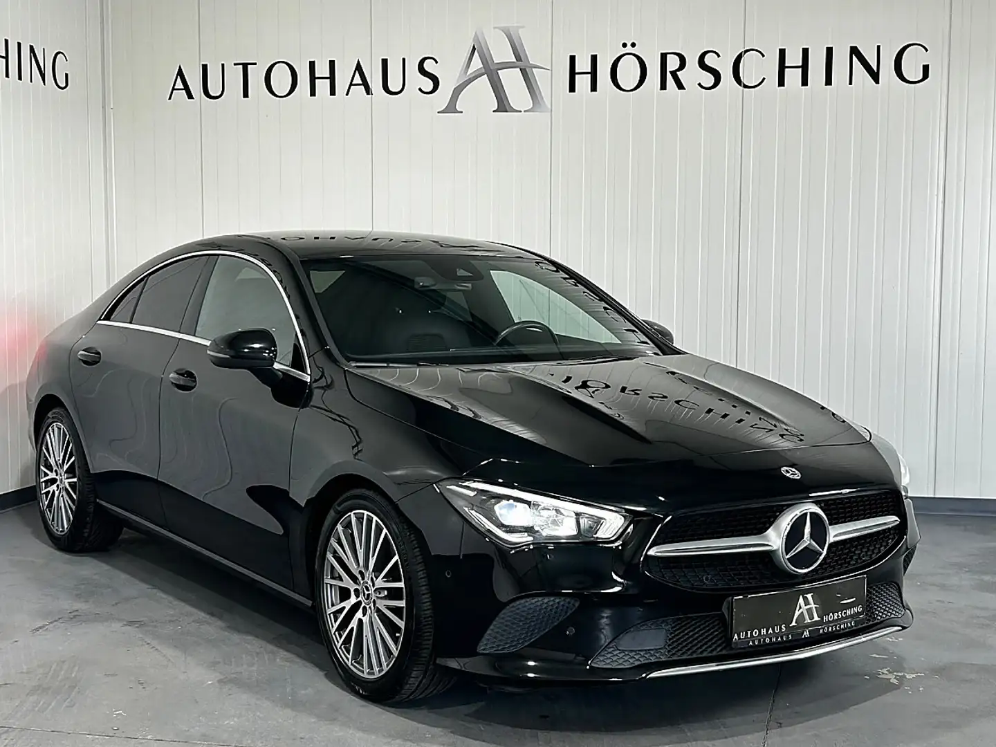Mercedes-Benz CLA 180 Schwarz - 1
