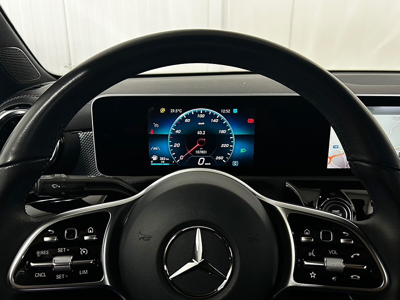 Mercedes-Benz CLA 180 — photo 10