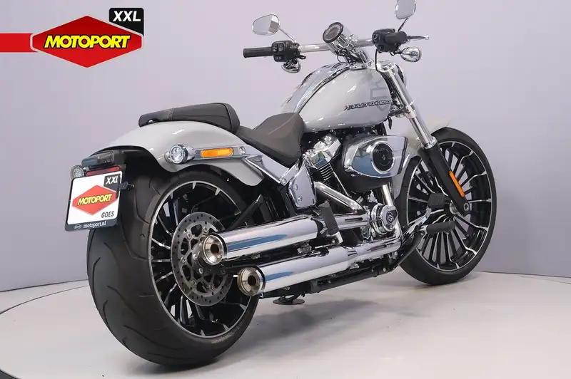 Harley-Davidson Breakout - foto 3