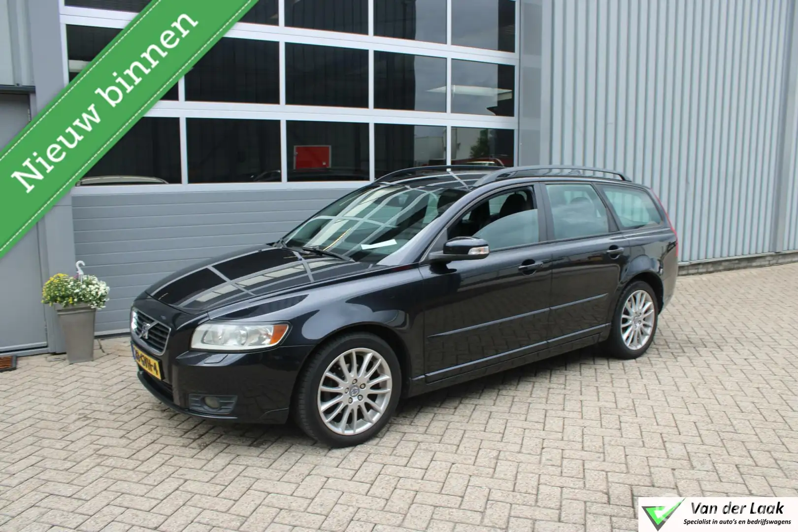 Volvo V50 1.8 Momentum | Leer | Trekhaak | Boekjes | NAP Zwart - 1
