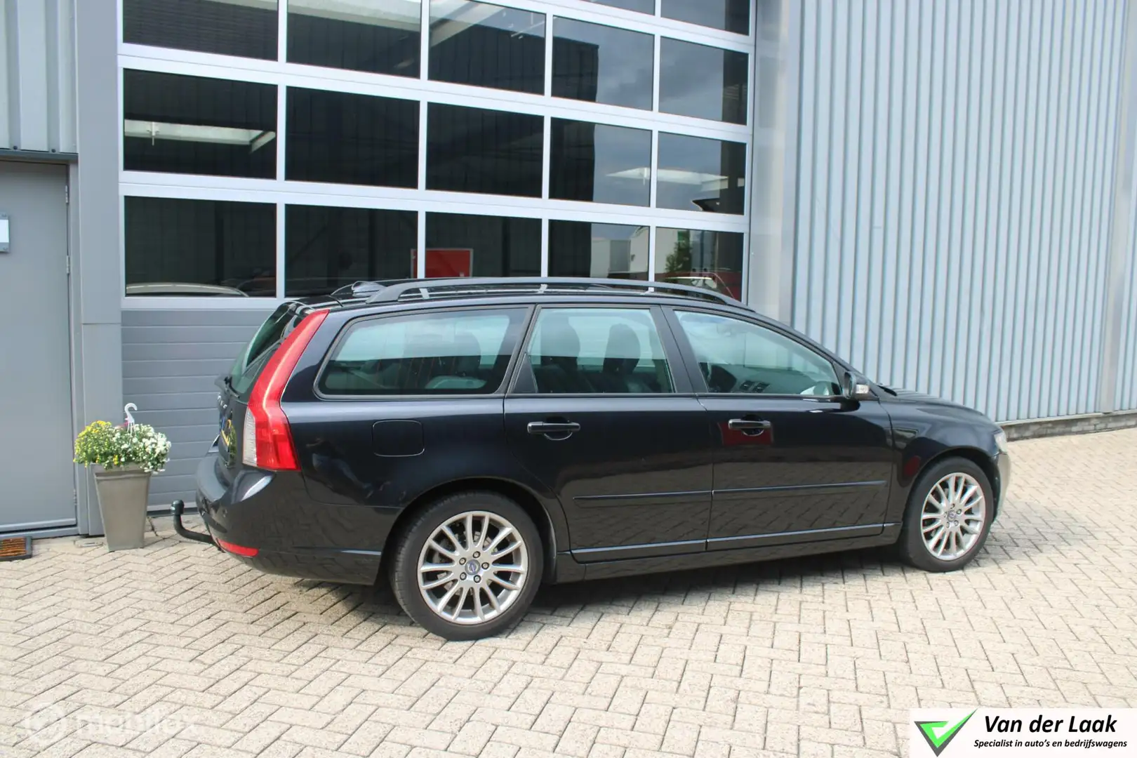 Volvo V50 1.8 Momentum | Leer | Trekhaak | Boekjes | NAP Zwart - 2