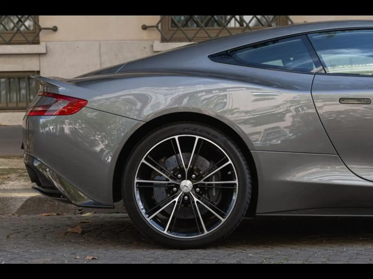 Aston Martin Vanquish V12 5.9 570ch Touchtronic III - 2