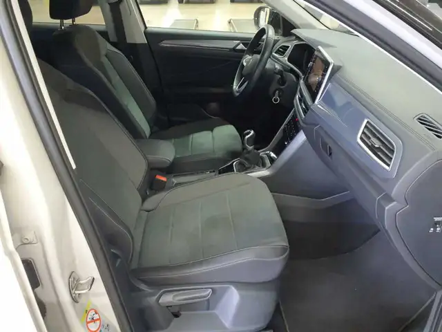 Volkswagen T-Roc view 7