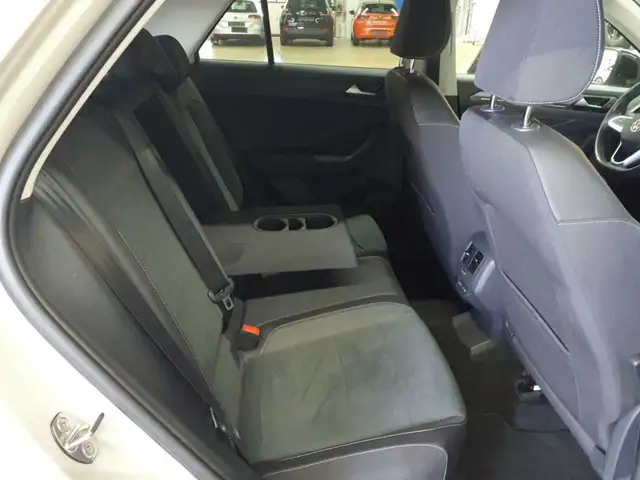 Volkswagen T-Roc view 13
